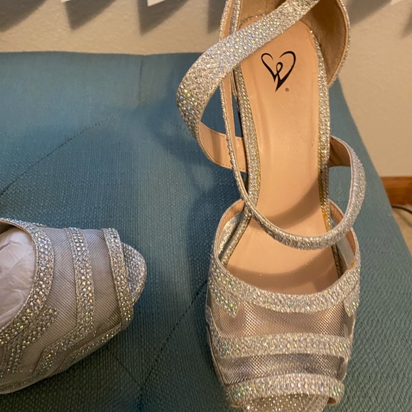 Stiletto silver/see through heels - Picture 3 of 5